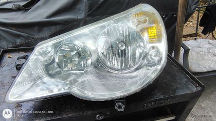 2007 Chrysler Sebring 2.4 L drivers Headlight
