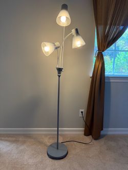 Modern 3-Head Adjustable Floor Lamp (Silver)