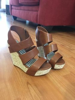 Gianni Bini wedges (NEVER WORN) brand new sz 6.5