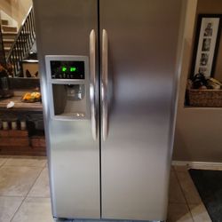  Fridgidaire Refrigerator