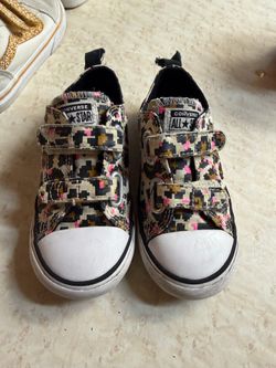 Girls Converse Leopard Print Low Top Shoes – Size 9