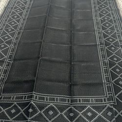 6x 9 Brand New Outdoor Black And Gray Rug 