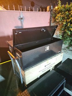 NEW TOOL BOX ALUMINUM 48X18X18" DIAMOND BLACK AND 36" AVAILABLE ALL INCLUDING 2 LOCK KEYS FOR ANY QUESTION TEXT ME PLEASE