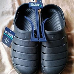 Rare Brand New rugged shark black mens slippers Mens size 12