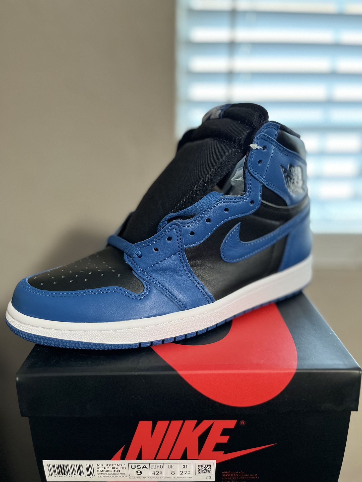 Air Jordan 1 Retro High “Dark Marina”
