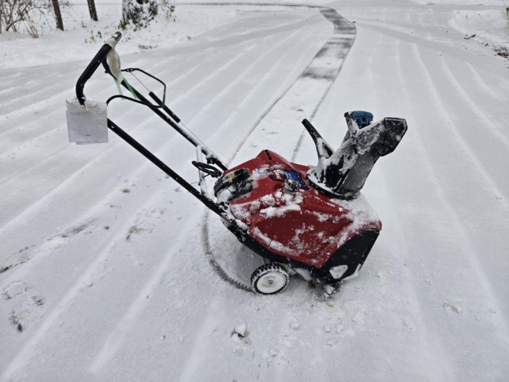 Toro 141cc R*TEK 2-Cycle 21" Snow Blower