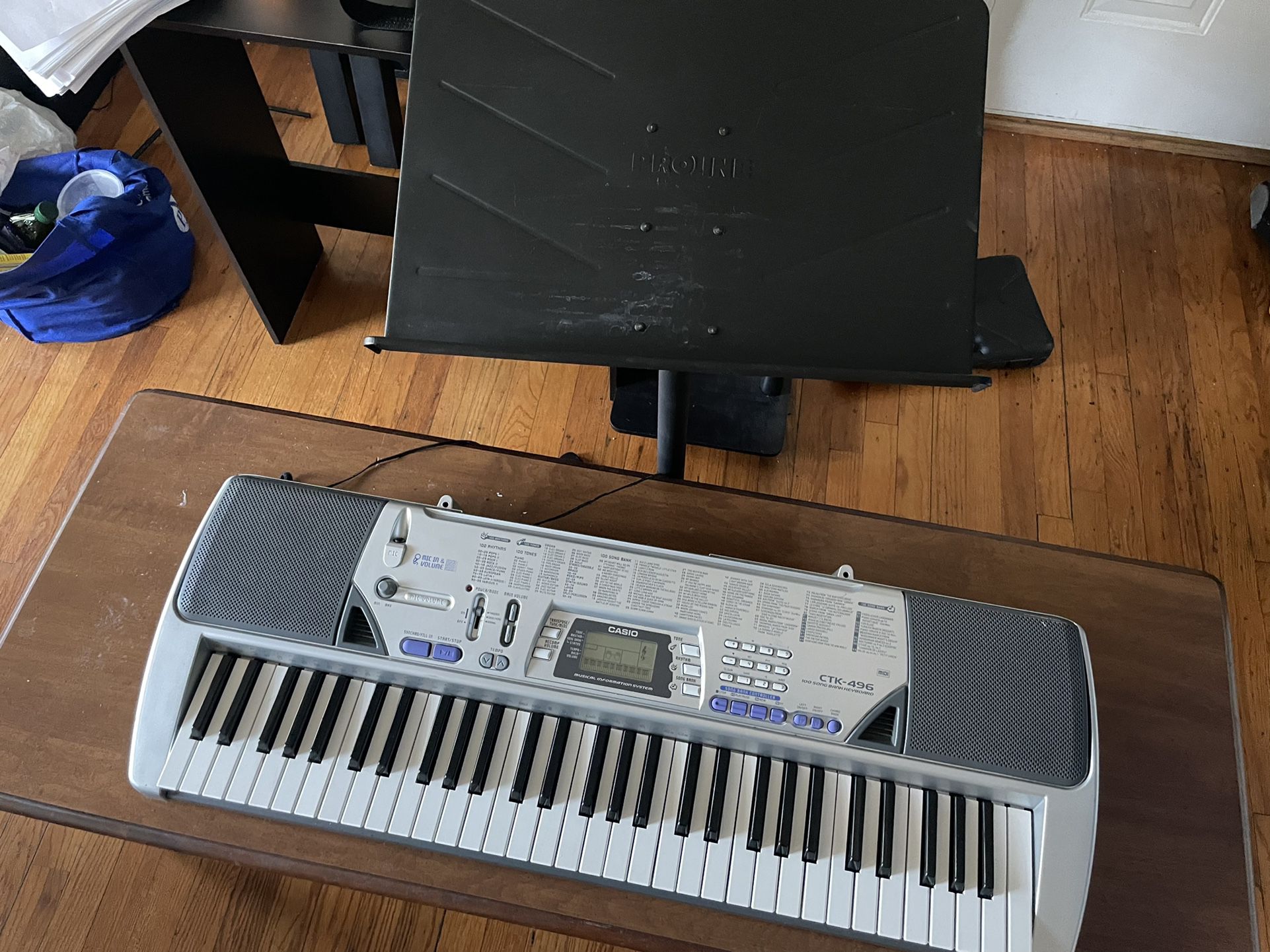 CASIO ELECTRONIC KEYBOARD WITH A FREE GIFT!!
