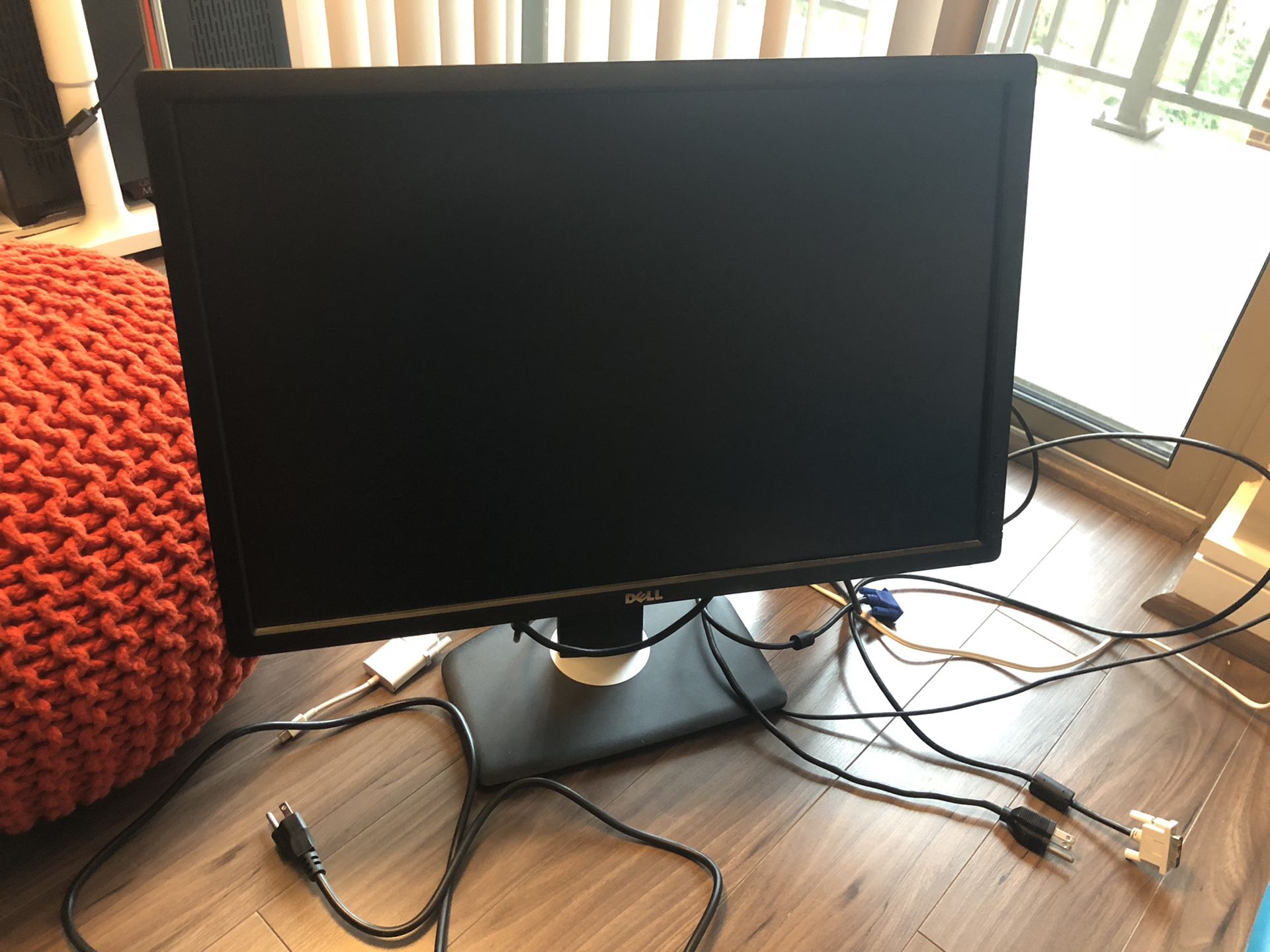 Dell Monitor 2412M, Viewsonic VX2452mh. Excellent quality, no damage at all.