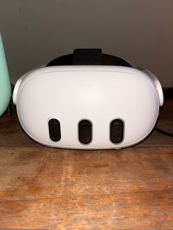 512 GB Meta Quest 3 VR Headset Complete Accessories Bundle – Excellent Condition!