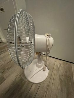 Hawaiian Breeze 12" Table Fan, Matte White