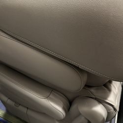 2011 to 2017 Honda Odyssey Van 3 middle seats like brand new 100% good tan color no rips tan color