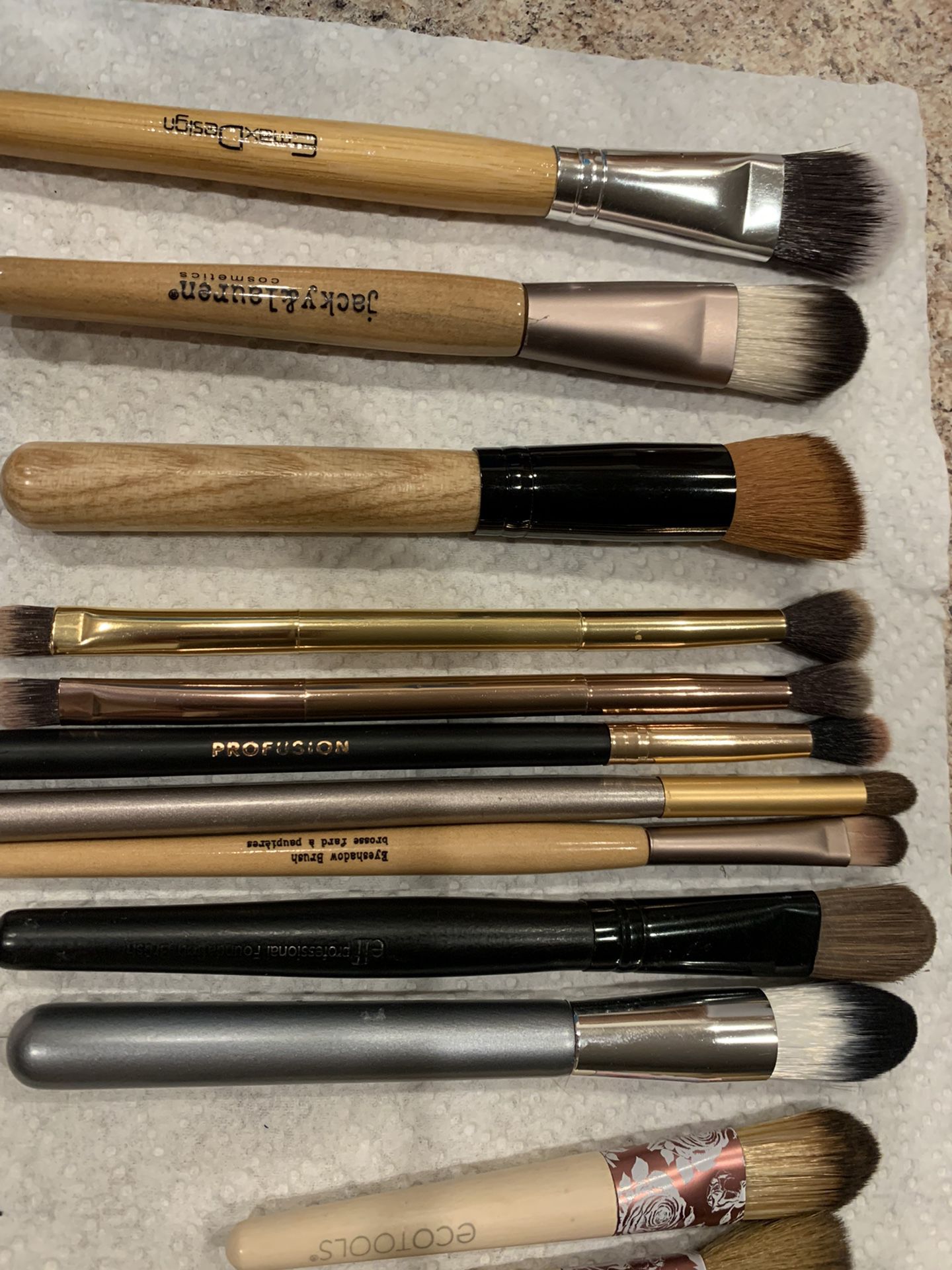 Lots Of Makeup Brushes  Sale Today  Only 