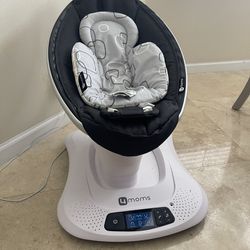 4moms Mamaroo Multi Motion Baby Swing- SUPER CLEAN- LIKE NEW 