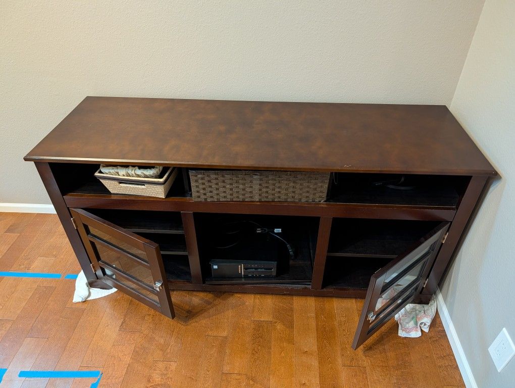 6 ft Solid Wood TV stand / Media Console Great Condition