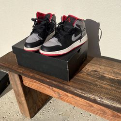 Jordan 1 Mid