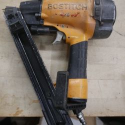 BOSTITCH AIR CONNECTION NAILER MCN150 PRE OWNED 884109-1