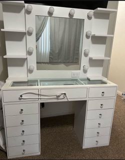 Vanity table