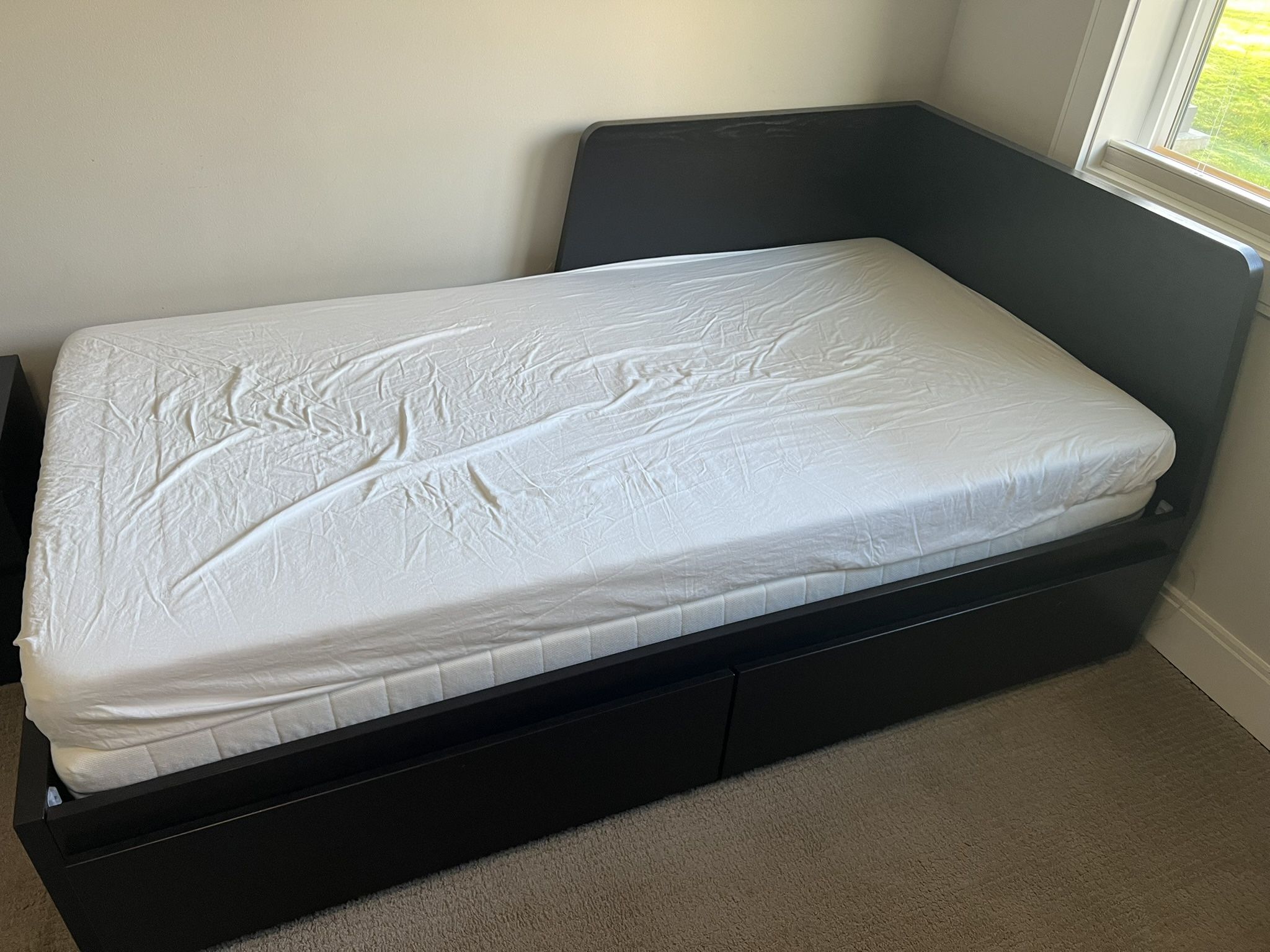 Daybed With Storage And Side Table