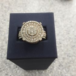 Ladies 10kt Yellow Gold Ring 