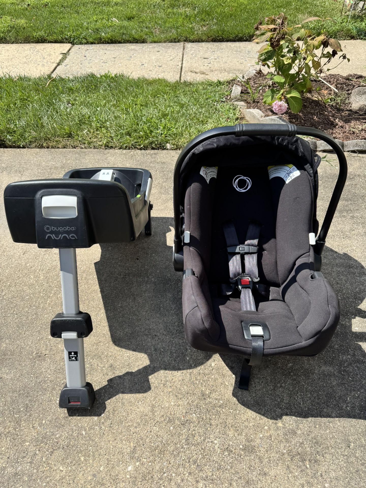 Bugaboo Turtle One by Nuna car seat with base