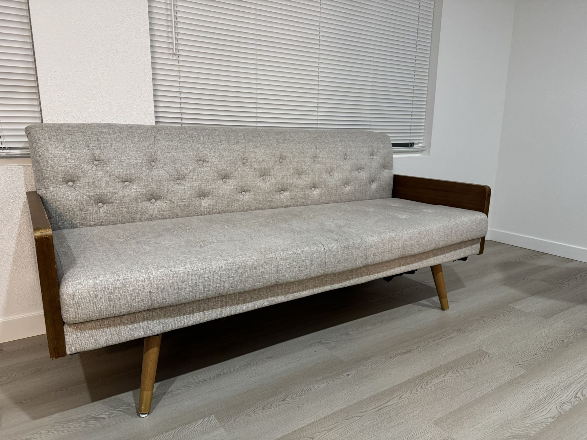 Couch/Sofa 