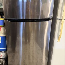 LG FRIDGE - NEED GONE