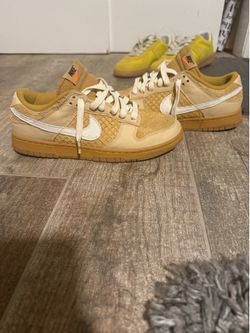 Nike dunk low waffle light used size 9
