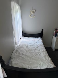 Black Pottery Barn Trundle Bed