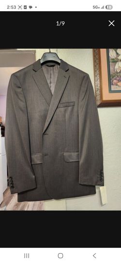 Men's nice suit from Kohls never woren has all tags