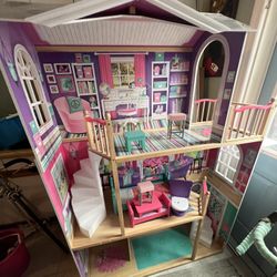 Huge Doll House 