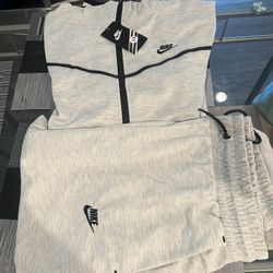 Mens Nike sweatsuits 2x,3x $70 each hmu ✅🔥💯