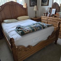 Solid Oak Bed Frame Queen - Collector's Edition