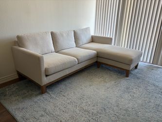 **Sectional Sofa with Reversible Chaise**
