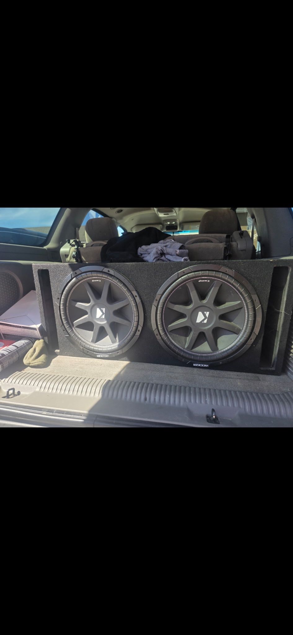 Brandnew 15” Kickers N The Box!!!