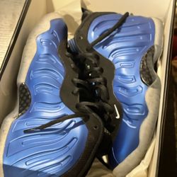 Foams And Nikes Vnds