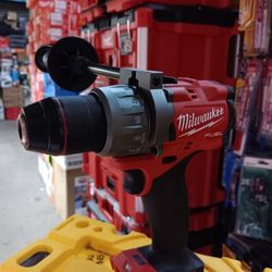 MILWAUKEE M18 FUEL BRUSHLESS HAMMER DRILL 