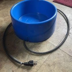 Large 1.5 Gallon Heated Water or Food Bowl. 12” W x 5.5” H. Perfect for wintertime Dog, Feral Cats