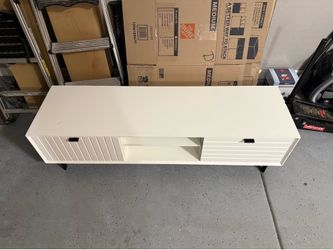 Entertainment center