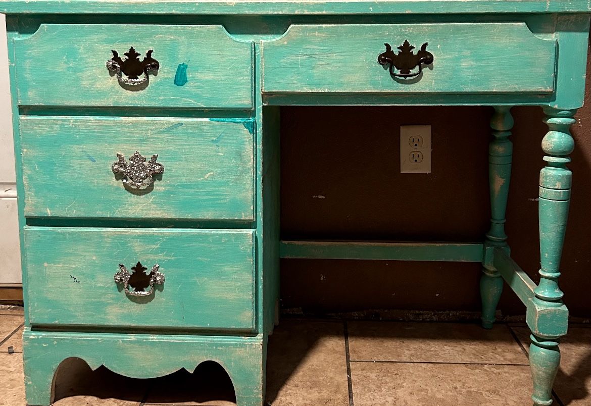 Child’s Desk & Tower combo