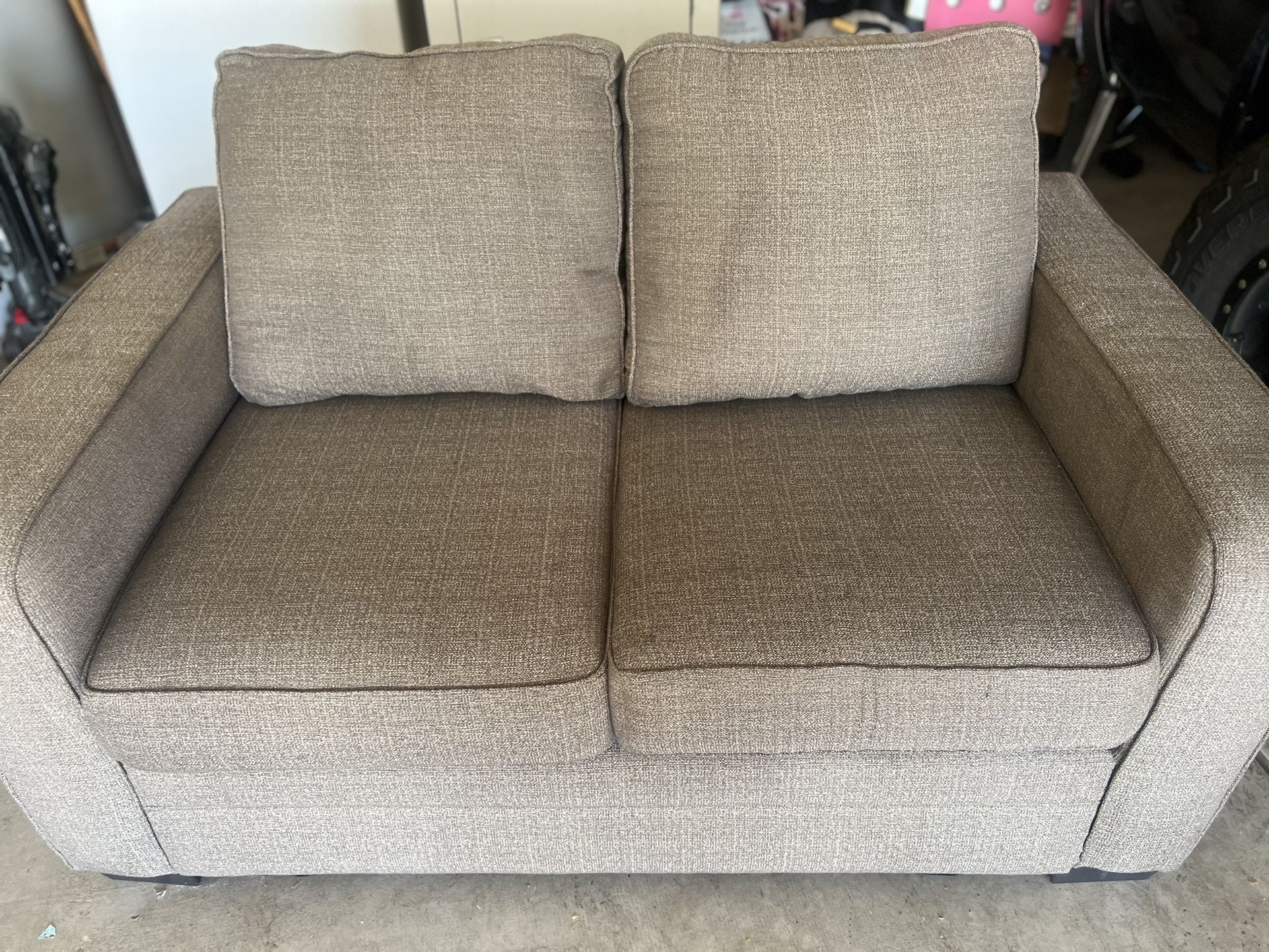Loveseat/sofa