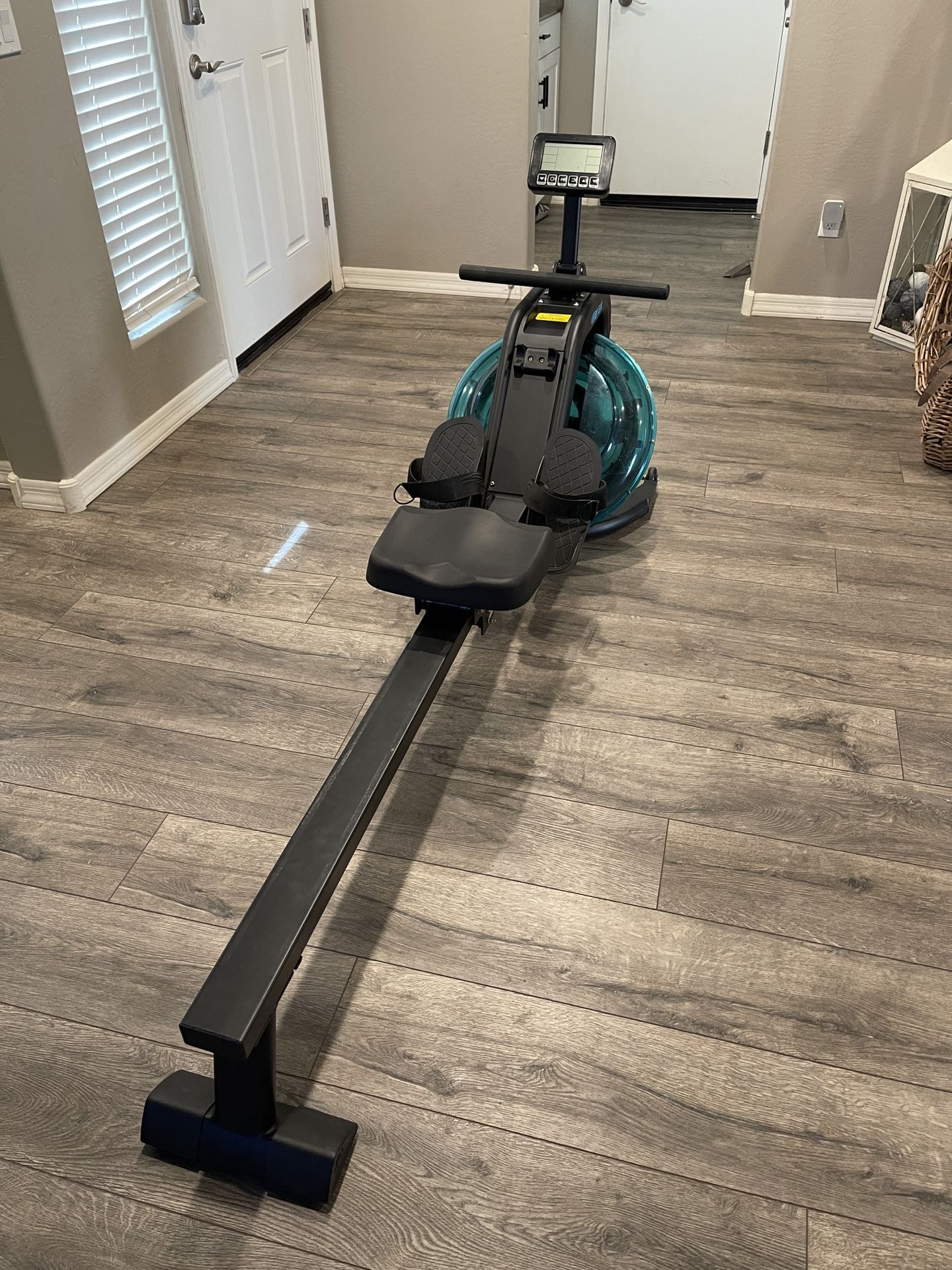 Rowing Machine. - MERAX Hydro Rower