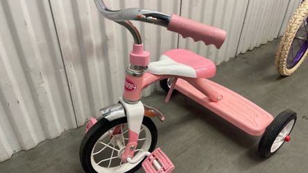 Pink radio flyer tricycle
