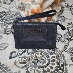 Michael KORS wristlet 