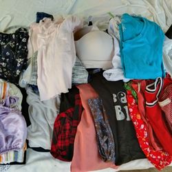 Bundle For Woman Size Small 40 Pieces Mix Of Everything Asking $50 Obo South La 90043 