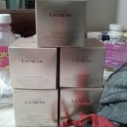 LXNEW-BY AVON. (ULTIMATE DUO DAY/NIGHT CREME. 