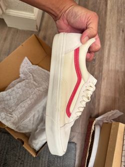 Classic Vans shoe cream and red