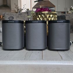 Sonos Play:1 WiFi 3x Speaker Set- Black - In Good Condition w/minor details on 2