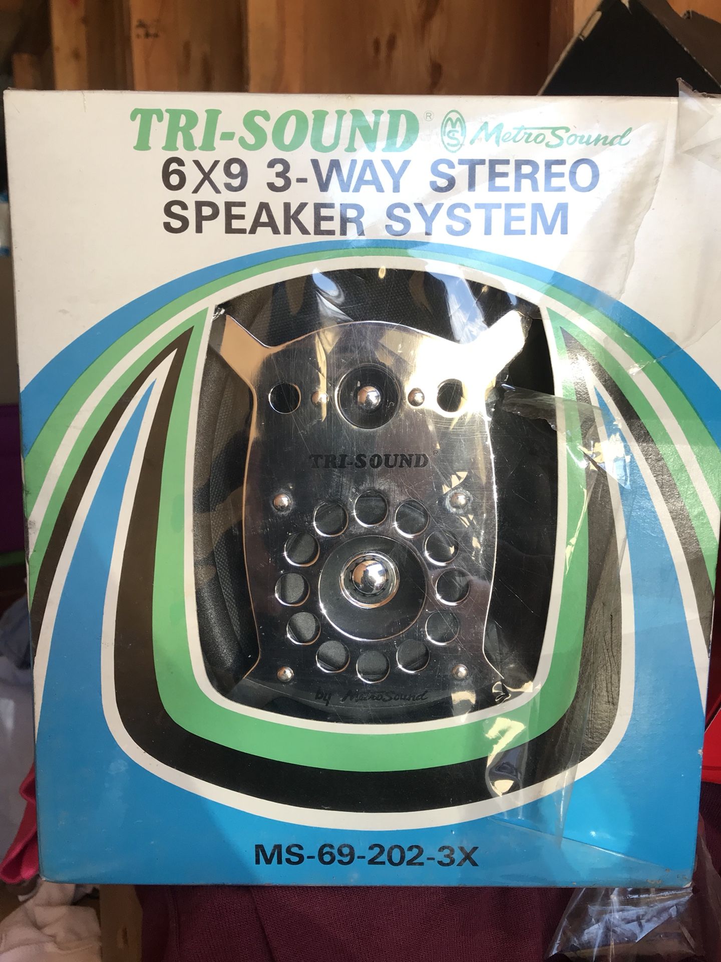 Try sound metros 6x9 3-ways stereo speaker system $15 pick up only