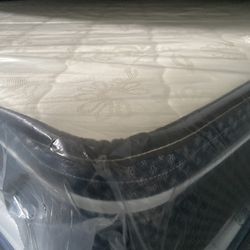 NEW QUEEN SIZE PILLOW TOP MATTRESS W.BOXSPRING INCLUDED 