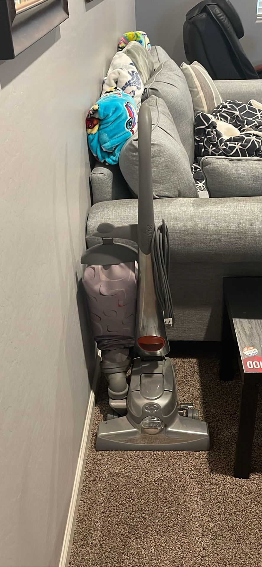 Kirby Vacuum And Carpet Shampooer Kit
